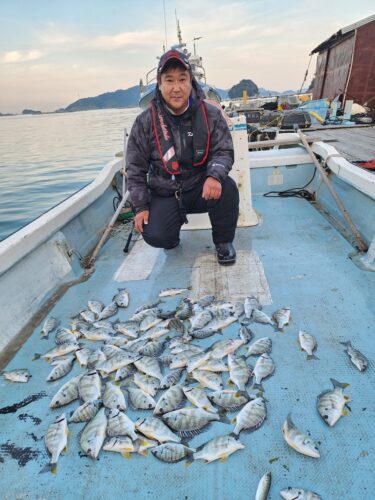 は　浜辺屋